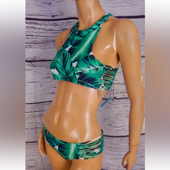 Cupshe Tropical Leaves Tank Bikini
Two Piece Green/Black - Picture 8 of 8
